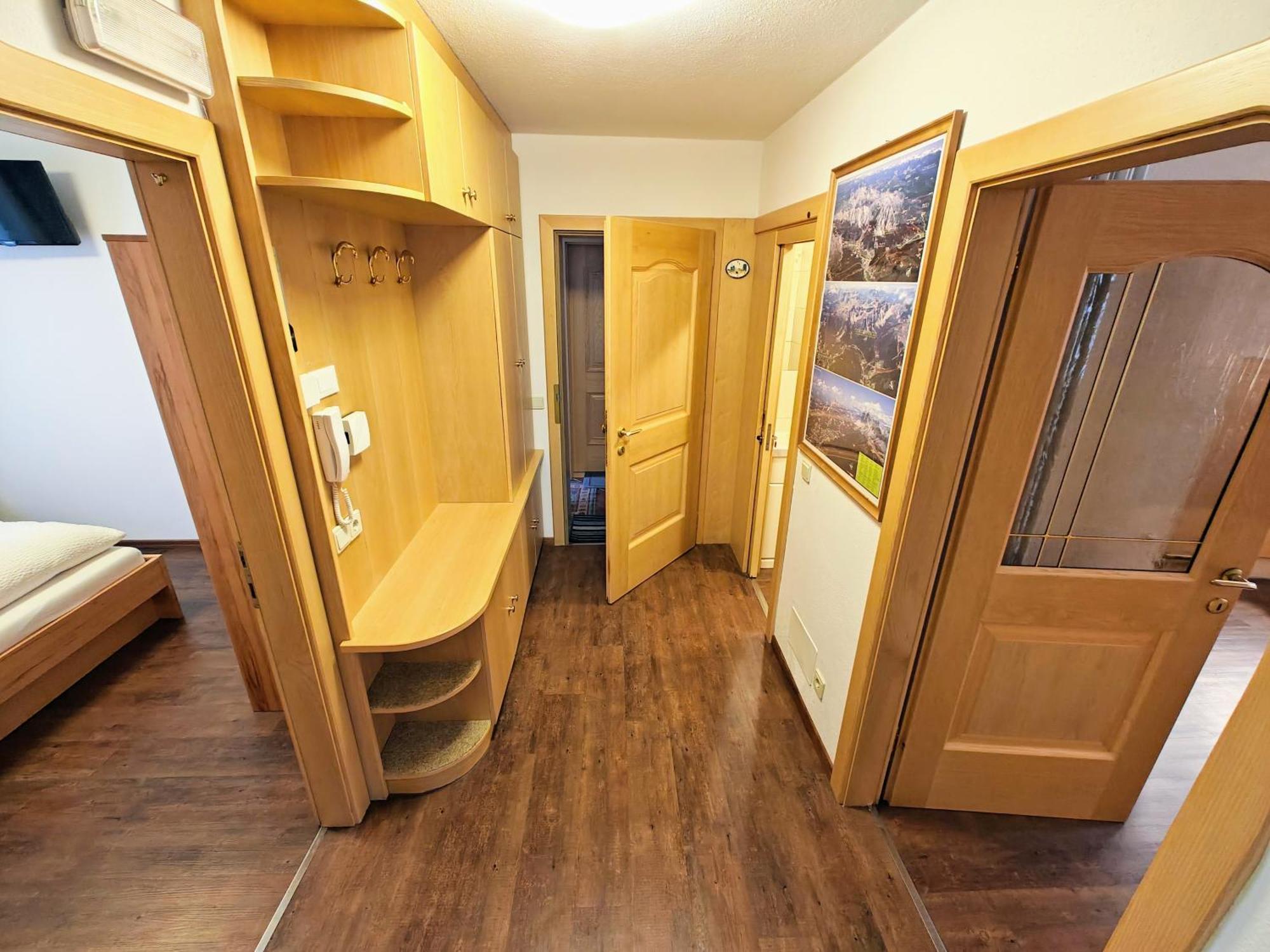 Apartments Brunella La Villa  Bilik gambar